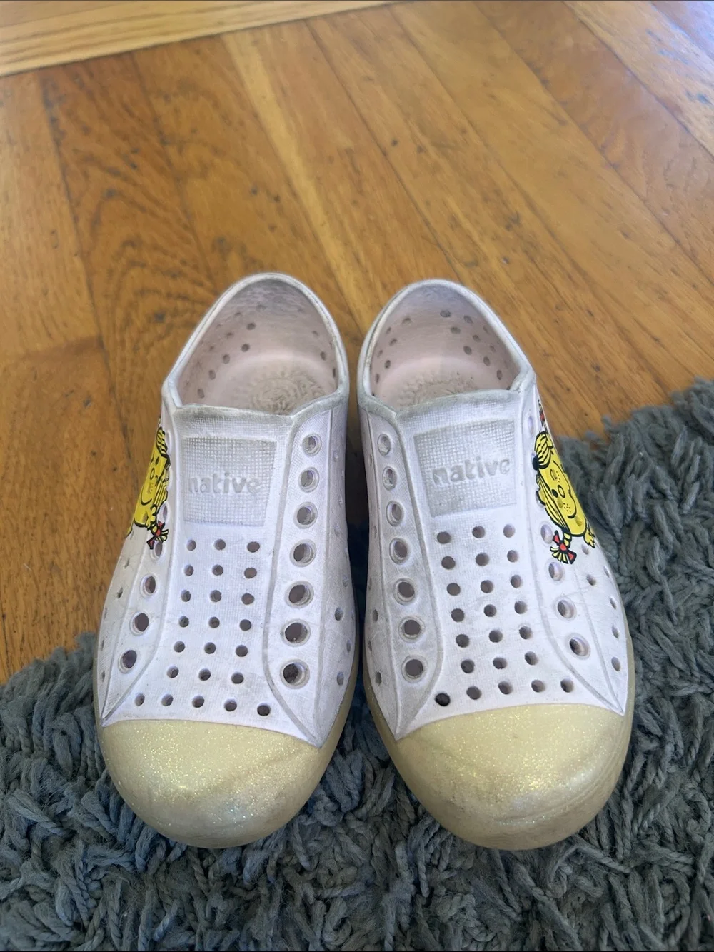 Native Pink Girls Shoes Size 9 Mr Men special edition natives